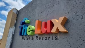 LUX_0000_signage-oversized-3d-fabricated-floor-standing-signs-2