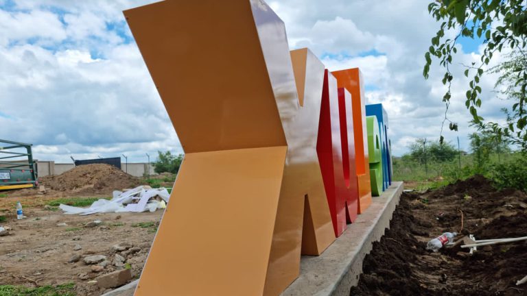 LUX_0001_signage-oversized-3d-fabricated-floor-standing-signs-3