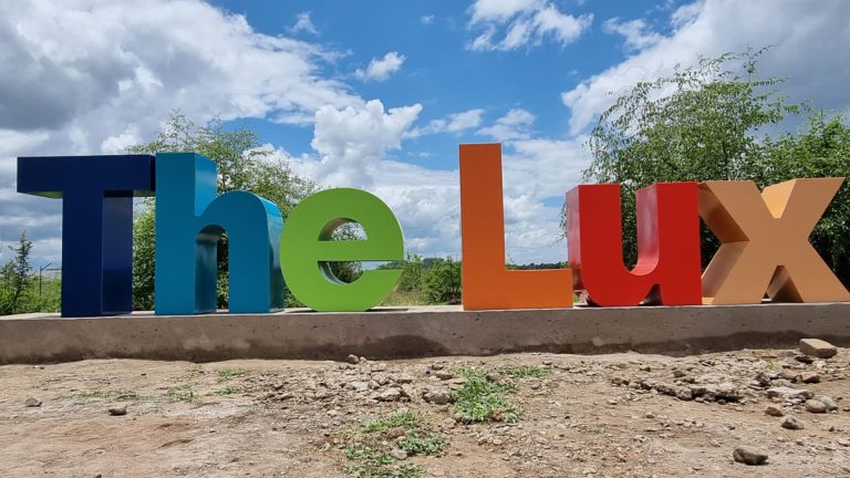 LUX_0002_signage-oversized-3d-fabricated-floor-standing-signs-5