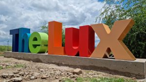 LUX_0003_signage-oversized-3d-fabricated-floor-standing-signs-4