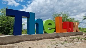 LUX_0004_signage-oversized-3d-fabricated-floor-standing-signs-1